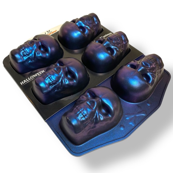 Cast Aluminum Skull Cakelet Mold Bakeware - Picture 2 of 7